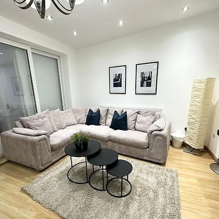 London Charm - Stylish Room In Spacious Home Esterno foto