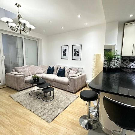 London Charm - Stylish Room In Spacious Home Esterno foto