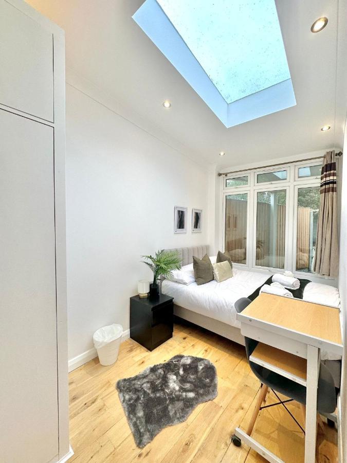 London Charm - Stylish Room In Spacious Home Esterno foto