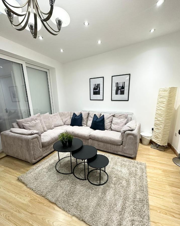 London Charm - Stylish Room In Spacious Home Esterno foto
